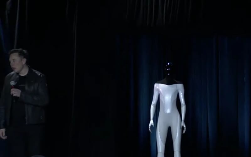 Unveils the Optimus humanoid robot